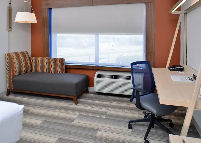 Holiday Inn Express & Suites - Southgate - Detroit Area By Ihg